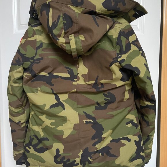 Canada Goose, Camo woman's size M Montebello Parka - Picture 2 of 11